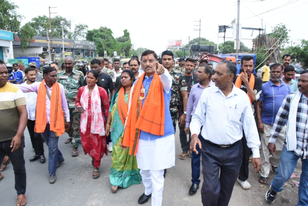 Ranchi News: रांची के पंडरा में स्ट्रीट वेंडर्स को मिलेगी स्थायी जगह, संजय सेठ और महापौर रोशनी खलखो ने किया स्थल निरीक्षण 21 WhatsApp Image 2026 07 12 at 16.27.32