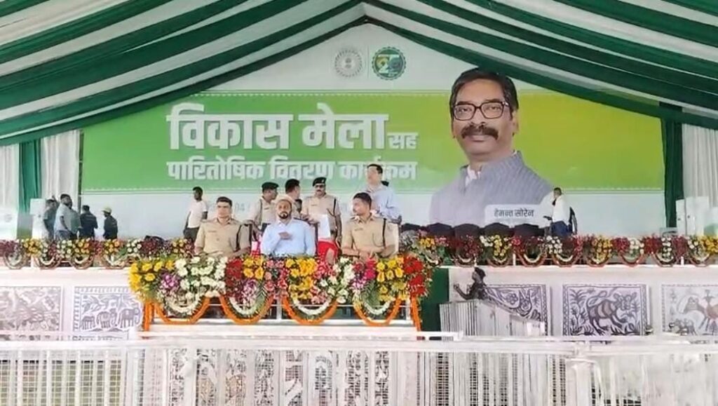दिशोम गुरु शिबू सोरेन की प्रथम पुण्यतिथि पर ऐतिहासिक आयोजन 4 WhatsApp Image 2026 08 03 at 20.04.36