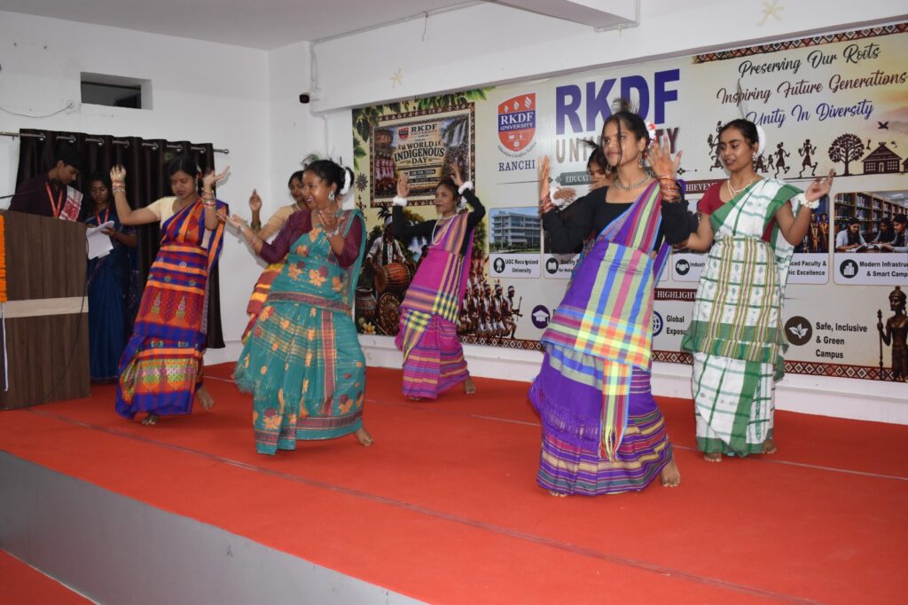 RKDF University, Ranchi में विश्व आदिवासी दिवस का भव्य आयोजन, संस्कृति और परंपरा की दिखी जीवंत झलक 5 WhatsApp Image 2026 08 08 at 17.55.13