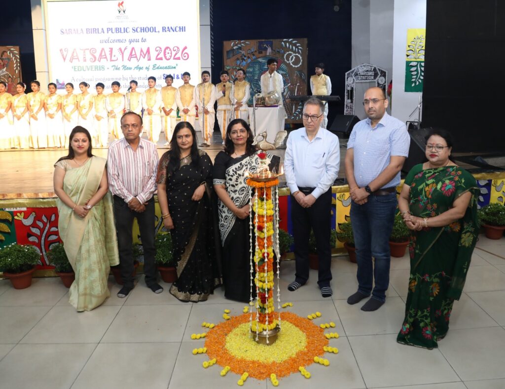 सरला बिरला स्कूल में ‘वात्सल्यम् 2026’ की धूम, ग्रैंडपेरेंट्स डे पर बच्चों ने दिखाई नई शिक्षा की झलक 5 WhatsApp Image 2026 08 09 at 20.26.38