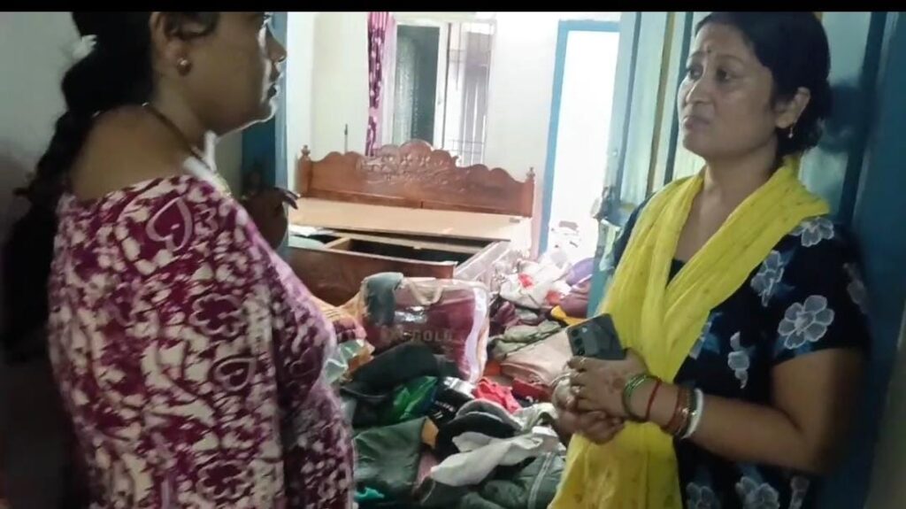 पाकुड़ में बेखौफ चोरों का तांडव! पुलिस जवान पर धारदार हथियार से हमला, दो घरों में लाखों की चोरी 6 WhatsApp Image 2026 08 12 at 18.24.44