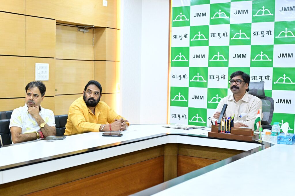खनिज अधिकार पर हेमंत का हुंकार, बोले- देश देखेगा झारखंड का आंदोलन 4 WhatsApp Image 2026 08 13 at 8.07.35 PM
