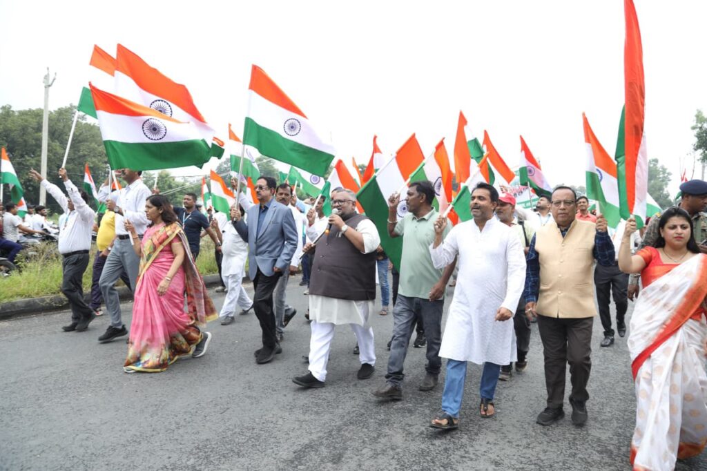 रांची में तिरंगा यात्रा से गूंजा देशभक्ति का संदेश, विद्यार्थियों और शिक्षकों ने बढ़ाया उत्साह 59 WhatsApp Image 2026 08 14 at 18.00.56