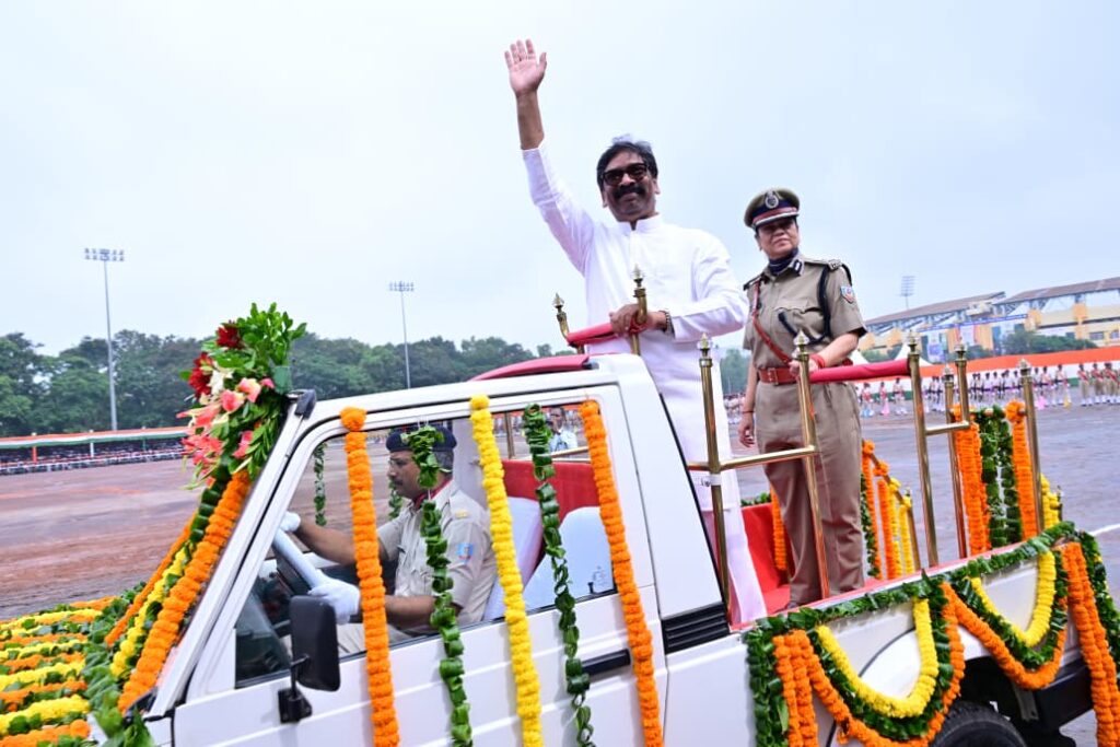 मोरहाबादी से CM हेमंत का बड़ा संदेश: JPSC-JSSC में होगा बदलाव, वार्षिक परीक्षा कैलेंडर और सख्त कार्रवाई का ऐलान 79 WhatsApp Image 2026 08 15 at 11.35.21