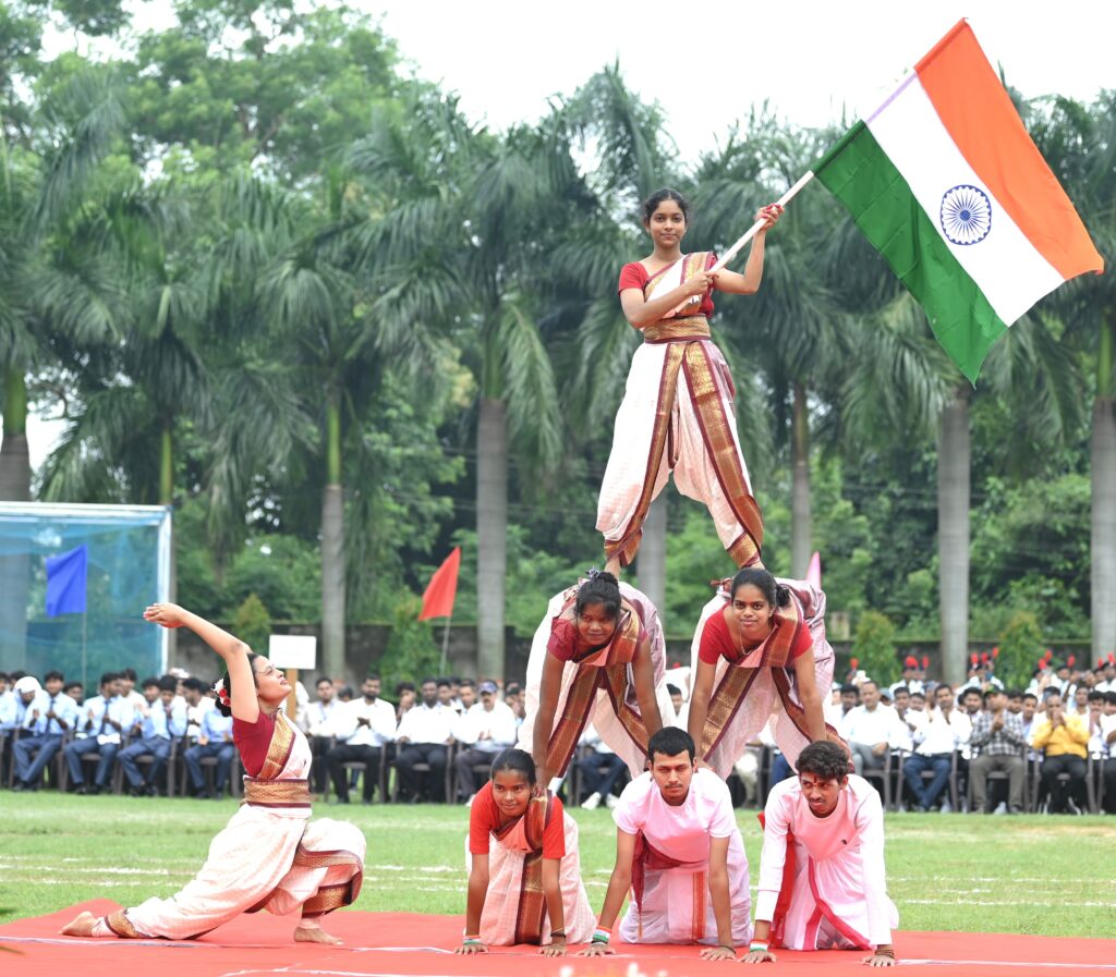 सरला बिरला विश्वविद्यालय में देशभक्ति और संस्कृति का संगम, तिरंगा फहराकर हुआ समारोह का शुभारंभ 62 WhatsApp Image 2026 08 16 at 5.21.48 PM 1