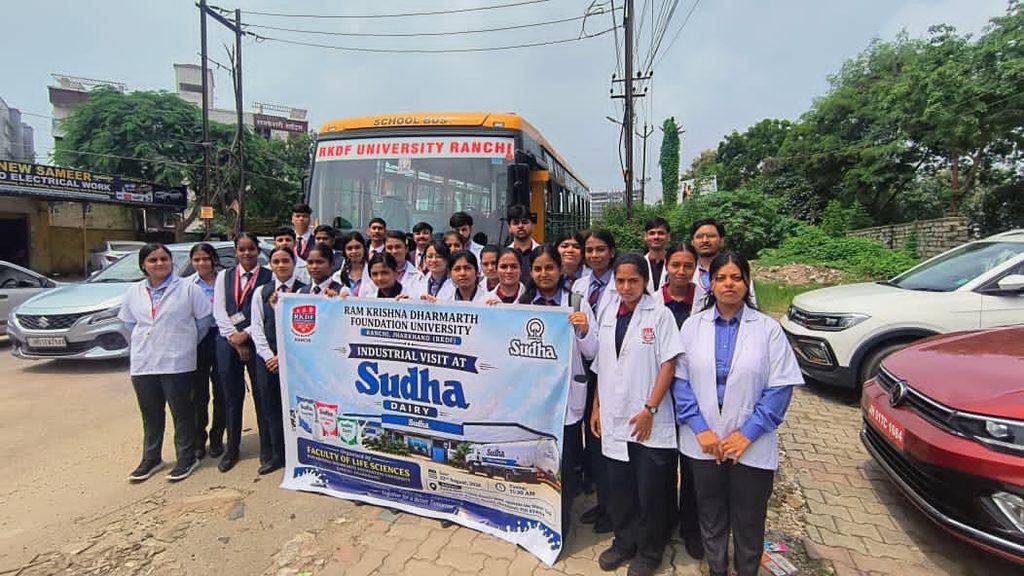 RKDF University के छात्रों ने Sudha Dairy में समझा दूध से बाजार तक का पूरा सफर 7 WhatsApp Image 2026 08 22 at 14.56.59 1