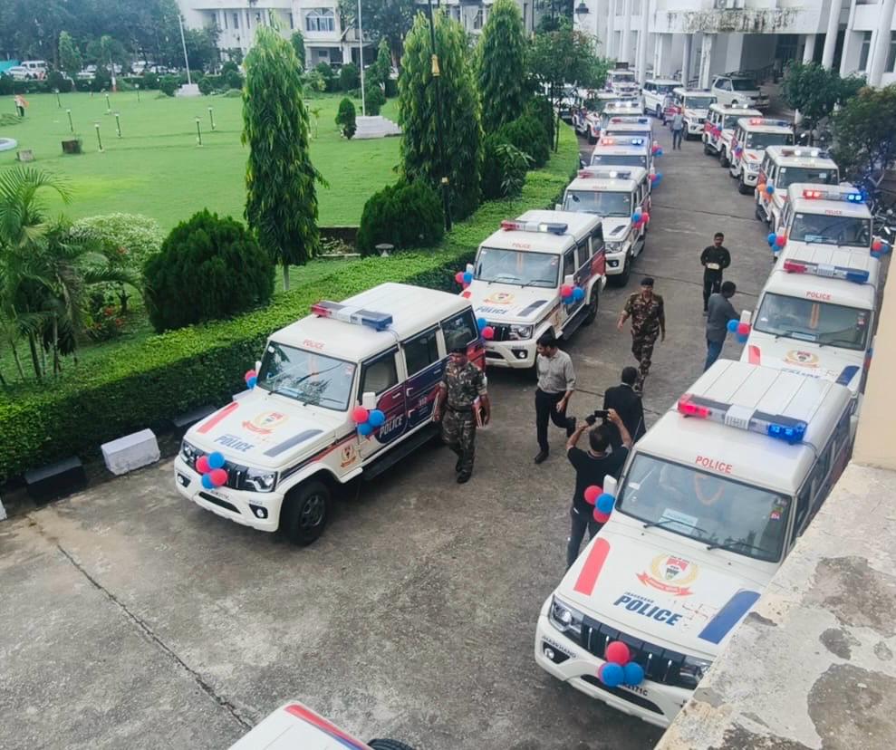 रामगढ़ पुलिस को मिले 20 नए पेट्रोलिंग वाहन, गश्ती और अपराध नियंत्रण होगा मजबूत 4 WhatsApp Image 2026 08 25 at 16.58.09