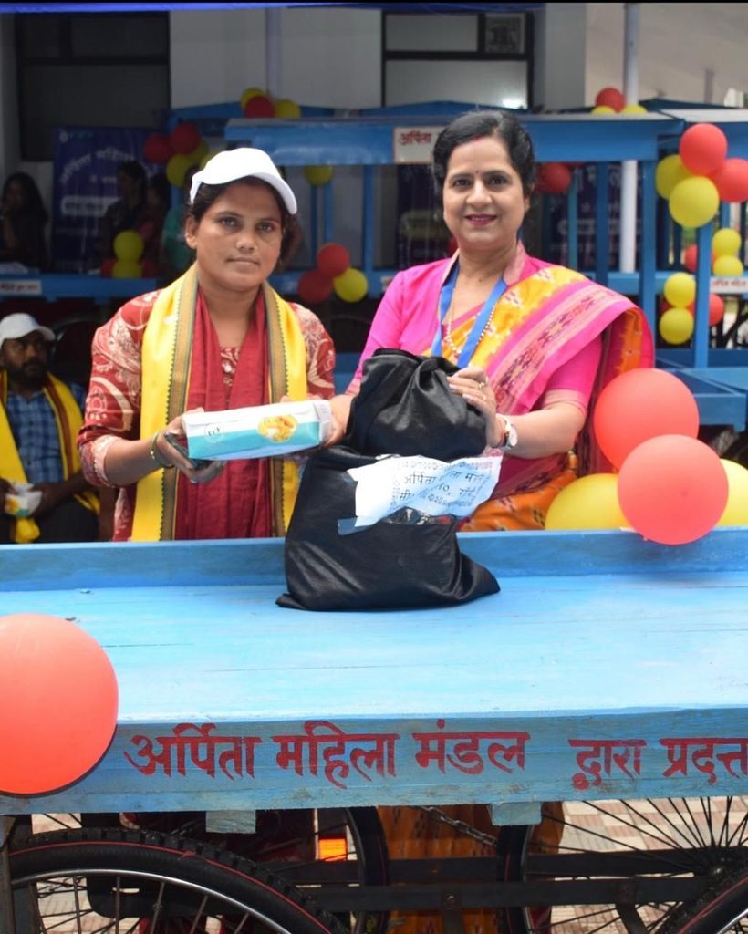 अर्पिता महिला मंडल ने 32 जरूरतमंदों को दिए सब्जी और चाट के ठेले, स्वरोजगार से आत्मनिर्भर बनाने की पहल 6 WhatsApp Image 2026 09 02 at 8.54.40 PM