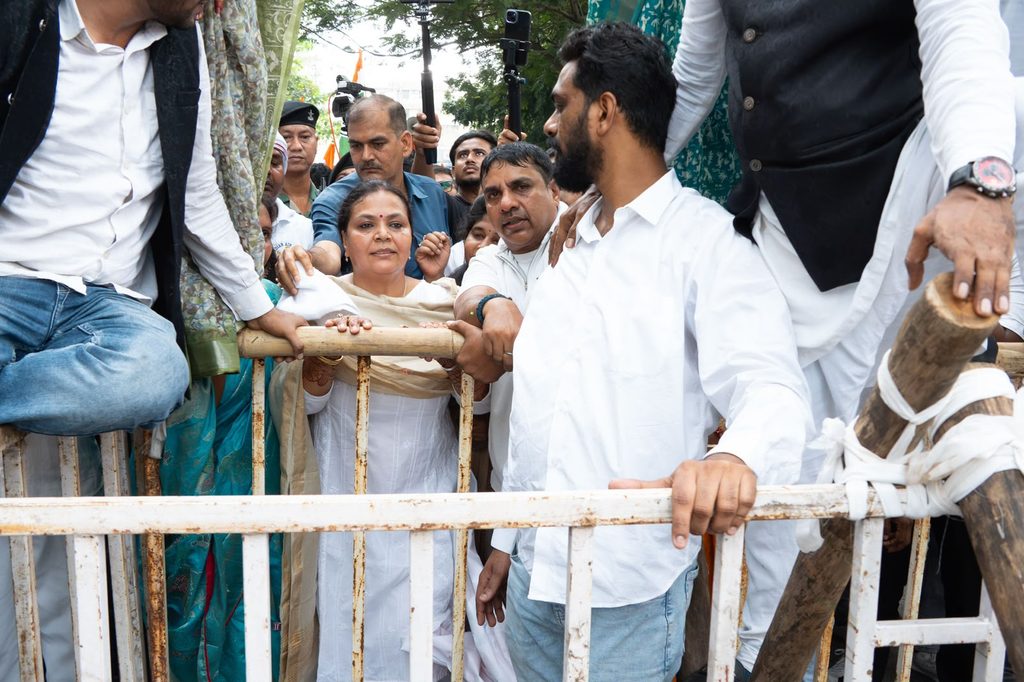 OBC के लिए जातीय जनगणना में अलग कॉलम की मांग, कांग्रेस का राजभवन मार्च 19 WhatsApp Image 2026 09 16 at 14.54.00 1