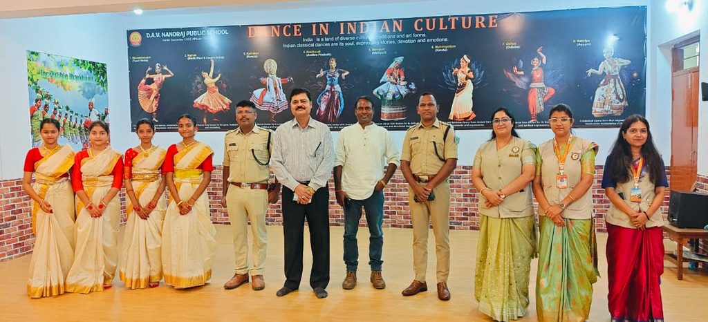 DAV नंदराज पब्लिक स्कूल में नई विद्यार्थी परिषद की घोषणा, डांस फ्लोर का भी उद्घाटन 89 WhatsApp Image 2026 09 28 at 17.19.33