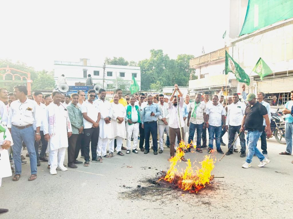 SIR के विरोध में सड़क पर JMM, रांची से गढ़वा-हजारीबाग तक CEC के खिलाफ प्रदर्शन 79 WhatsApp Image 2026 09 28 at 19.46.39