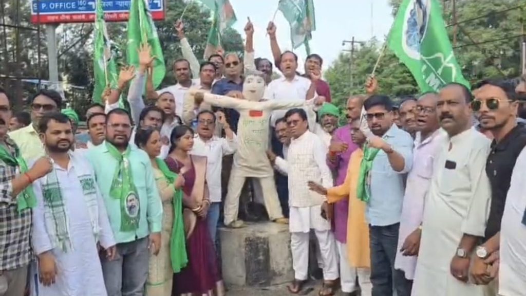 SIR के विरोध में सड़क पर JMM, रांची से गढ़वा-हजारीबाग तक CEC के खिलाफ प्रदर्शन 88 WhatsApp Image 2026 09 28 at 19.57.07 1