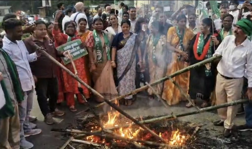 SIR के विरोध में सड़क पर JMM, रांची से गढ़वा-हजारीबाग तक CEC के खिलाफ प्रदर्शन 94 WhatsApp Image 2026 09 28 at 19.57.07