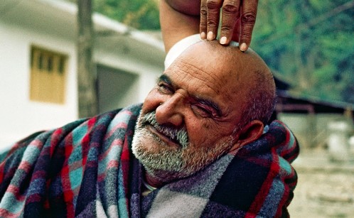 2 करोड़ की फिल्म ने बॉक्स ऑफिस पर मचाया तहलका, 205 करोड़ की कमाई से 100 गुना से ज्यादा हुआ कलेक्शन 6 neem karoli baba3