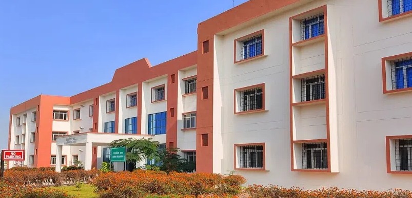 IIIT रांची में छात्र की मौत के बाद हंगामा, एंबुलेंस और इलाज की व्यवस्था पर सवाल 77