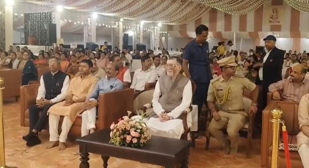 रामगढ़ में श्रीमद्भागवत कथा में पहुंचे राज्यपाल संतोष गंगवार, श्रद्धालुओं संग सुनी कथा 86 WhatsApp Image 2026 10 05 at 11.20.06