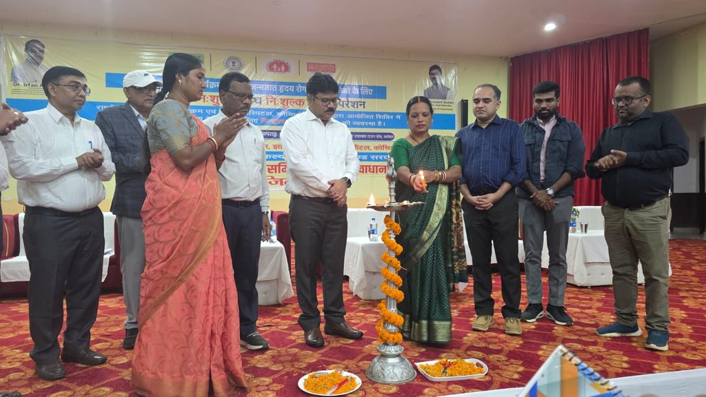 लातेहार में बड़ा स्वास्थ्य शिविर, 130 बच्चों की जांच; 48 में जन्मजात हृदय रोग, 38 सर्जरी के लिए चयनित 85 WhatsApp Image 2026 10 29 at 18.12.09