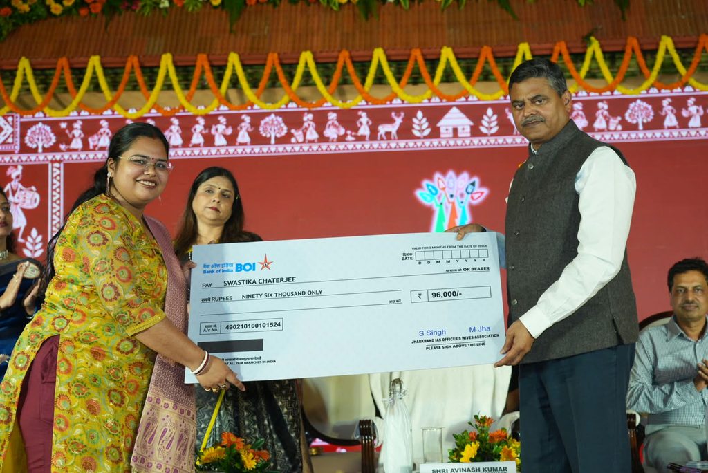 जेसोवा दीपावली मेला 2026 का मुख्य सचिव अविनाश कुमार ने किया उद्घाटन, बोले- मुनाफा नहीं जरूरतमंदों की मदद है मेले का उद्देश्य 92 WhatsApp Image 2026 10 29 at 20.34.55