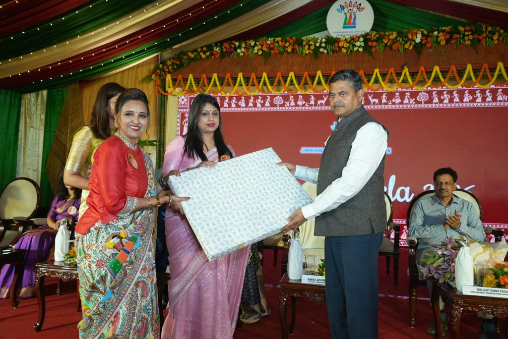 जेसोवा दीपावली मेला 2026 का मुख्य सचिव अविनाश कुमार ने किया उद्घाटन, बोले- मुनाफा नहीं जरूरतमंदों की मदद है मेले का उद्देश्य 91 WhatsApp Image 2026 10 29 at 20.34.57